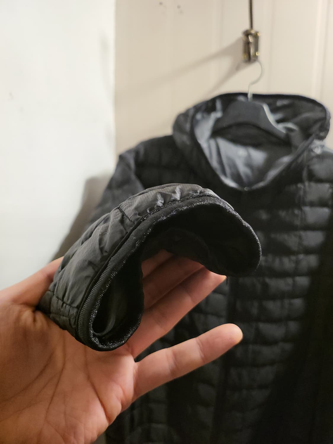 유니클로 경량 후드패딩 상품이미지3