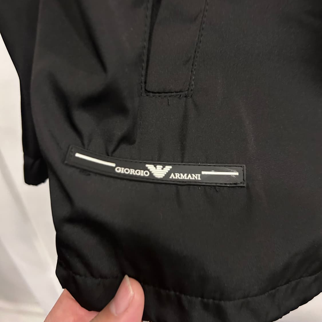 조르지오 아르마니 절개 포켓 하이넥 나일론 자켓 상품이미지4