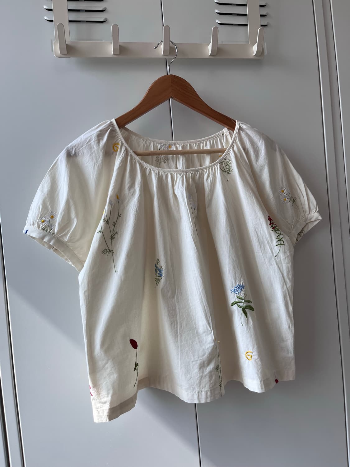 Colorer 꽃 자수 아이보리 반팔 블라우스 상품이미지5