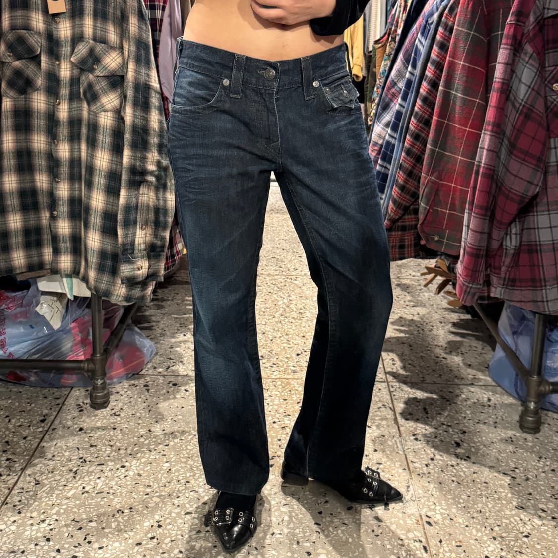 TrueReligion 트루릴리젼 워싱 세미 부츠컷 데님 팬츠 상품이미지4