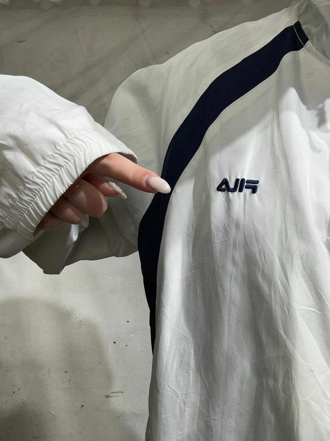 휠라 화이트 오버핏 바람막이 트랙 자켓 M 상품이미지4