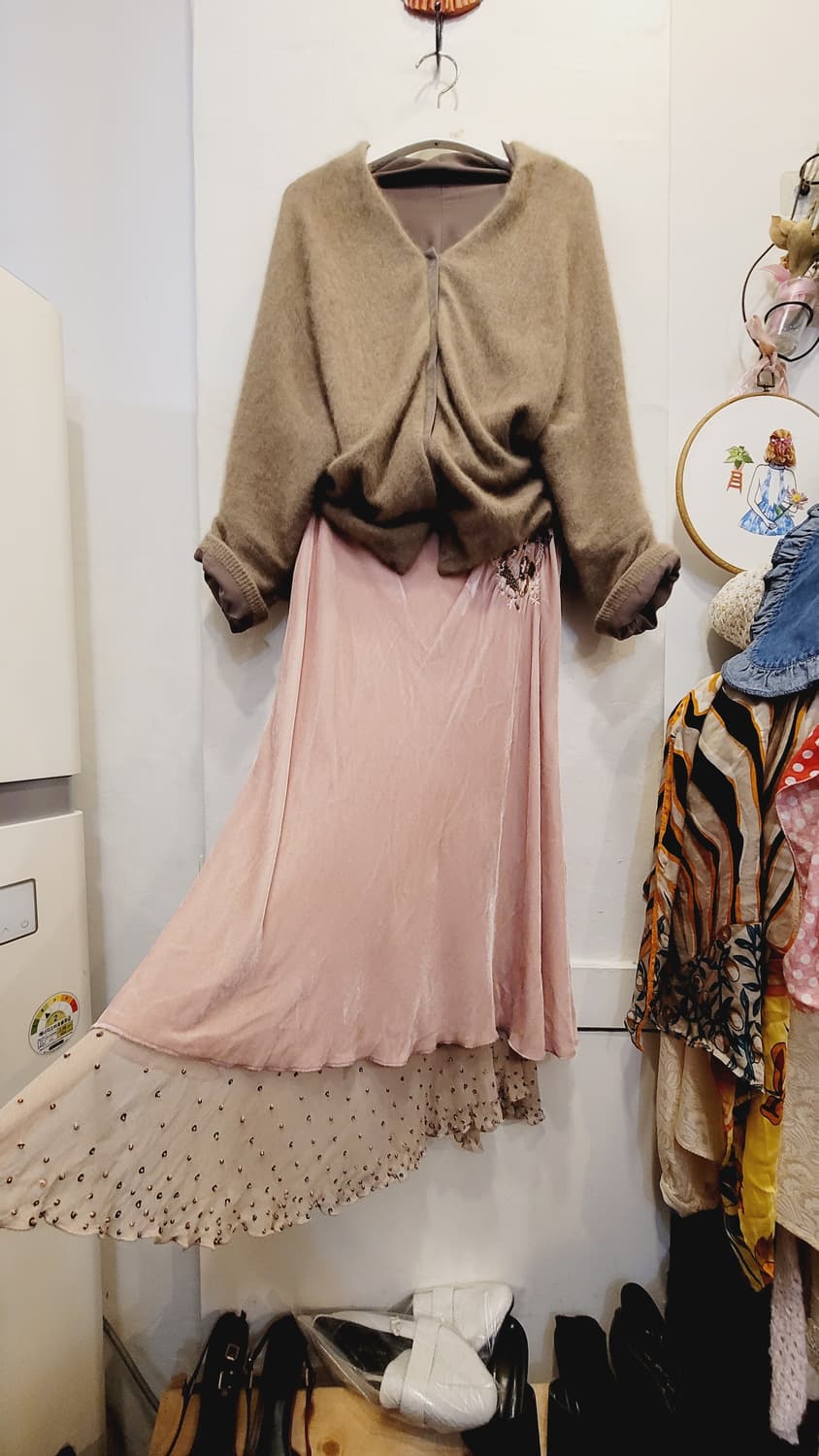 데코 앙고라터치 울 가디건. votrenom 실크벨벳 스커트 상품이미지1