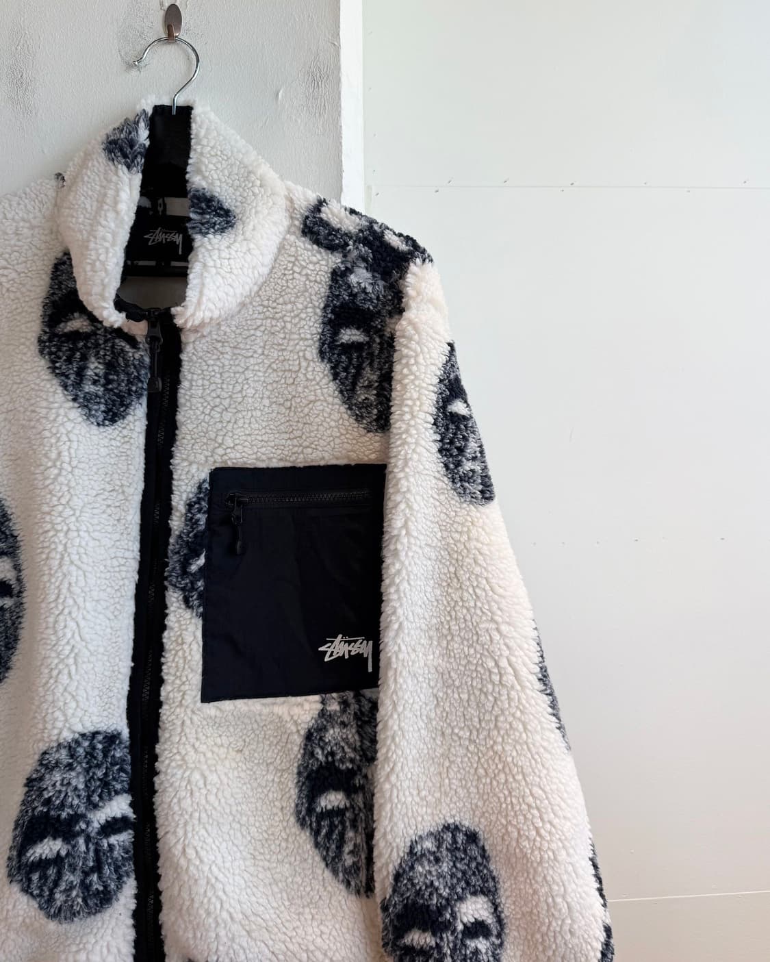 스투시 화이트 마스크 자카드 쉐르파 플리스 자켓 상품이미지5