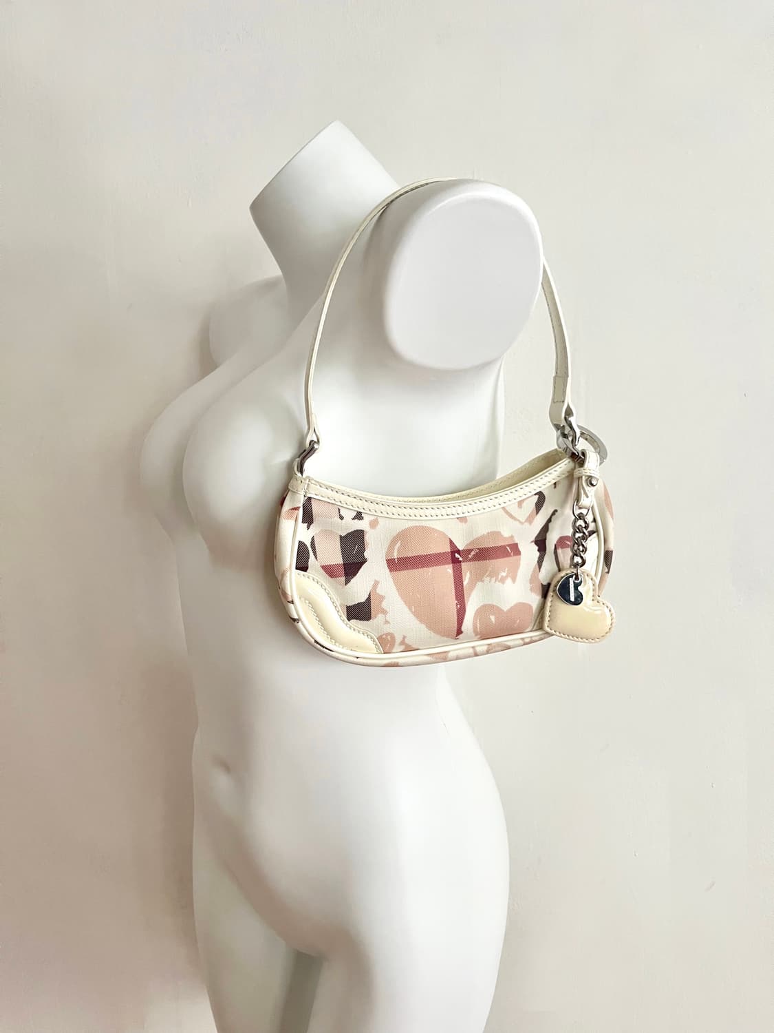 Burberry 버버리 하트 체크 키링백 상품이미지3