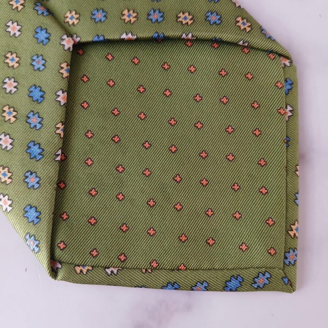 던힐 실크 그린 마이크로 패턴 넥타이 9.2cm A+등급 A19215
 상품이미지8