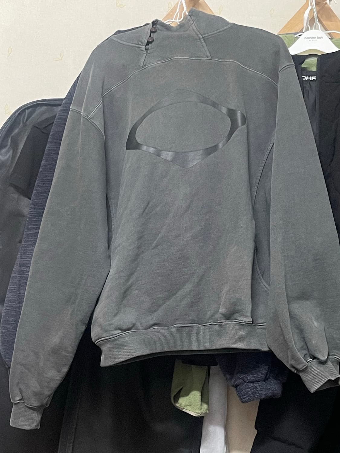 미스치프 롬버스 사이드버튼 업 후드 워시드 차콜 상품이미지2