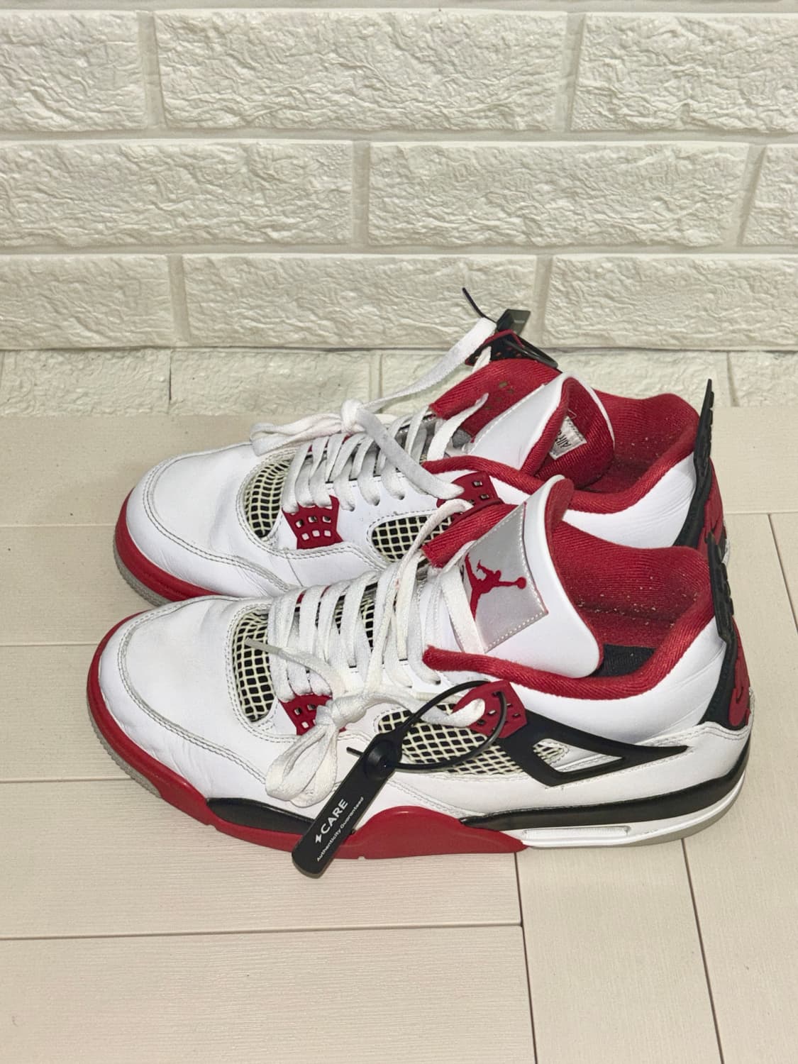 나이키 에어 조던 4 레트로 파이어레드 상품이미지3