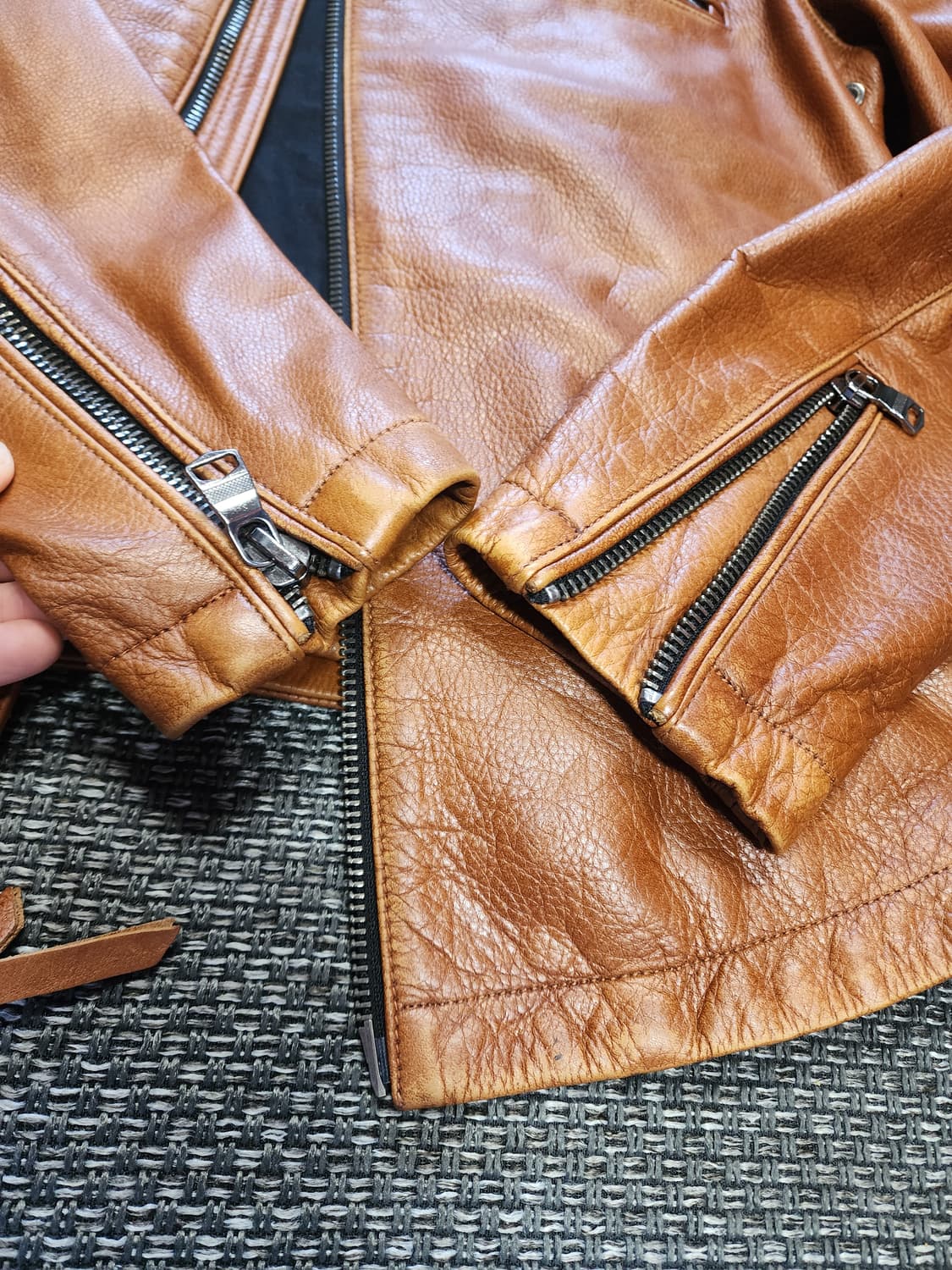 바나나리퍼블릭 가죽 싱글 바이커 자켓   M.L  상품이미지4