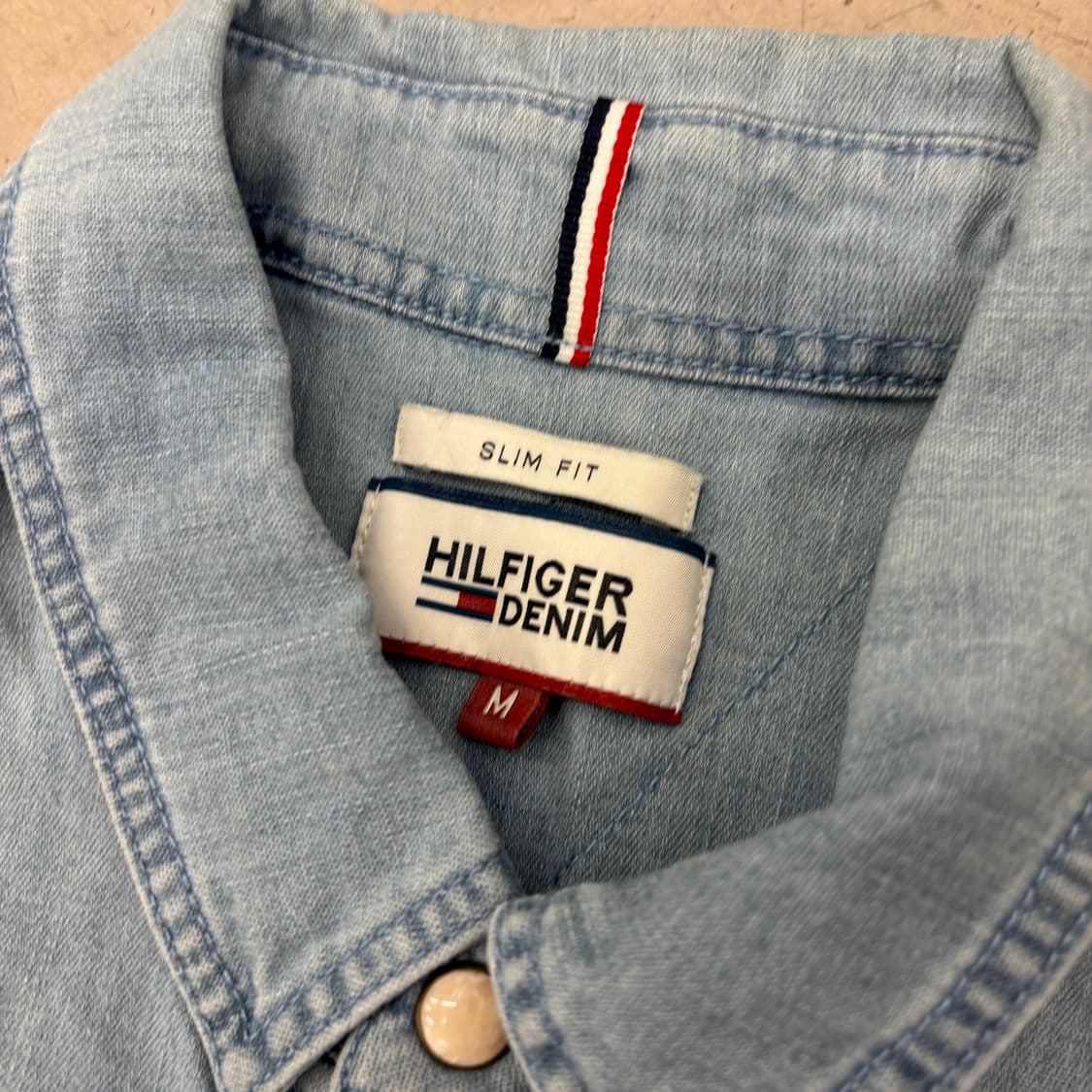 타미힐피거 데님 워싱 슬림핏 셔츠 상품이미지3