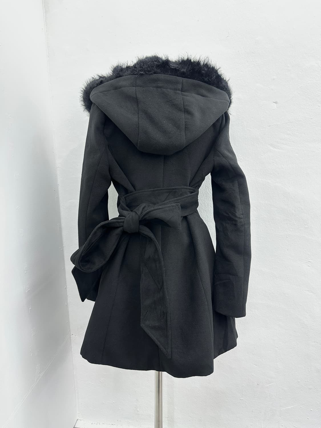 Black fur trimming back ribbon coat 상품이미지7