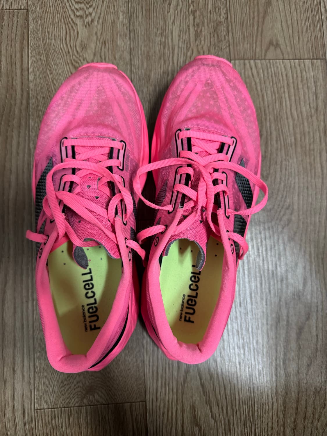 뉴발란스 레벨v4 270사이즈 판매합니다 (발볼 D) 상품이미지2