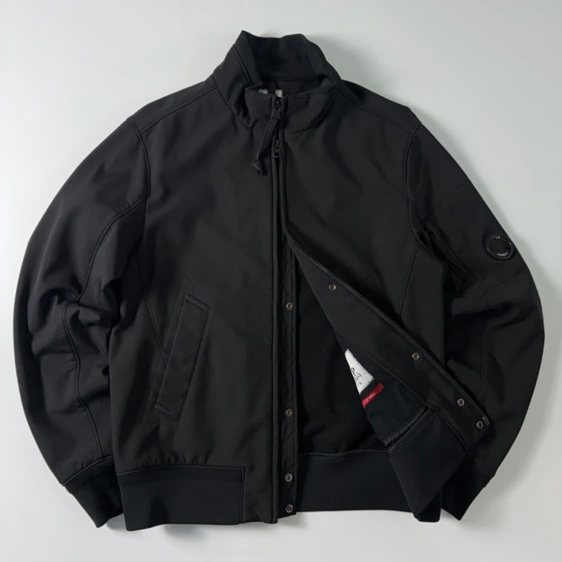 cp컴퍼니 소프트쉘 블랙 봄버 상품이미지2