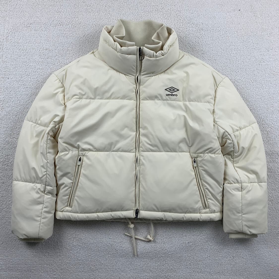 엄브로 스카치 로고 아이보리 크롭 패딩  상품이미지1