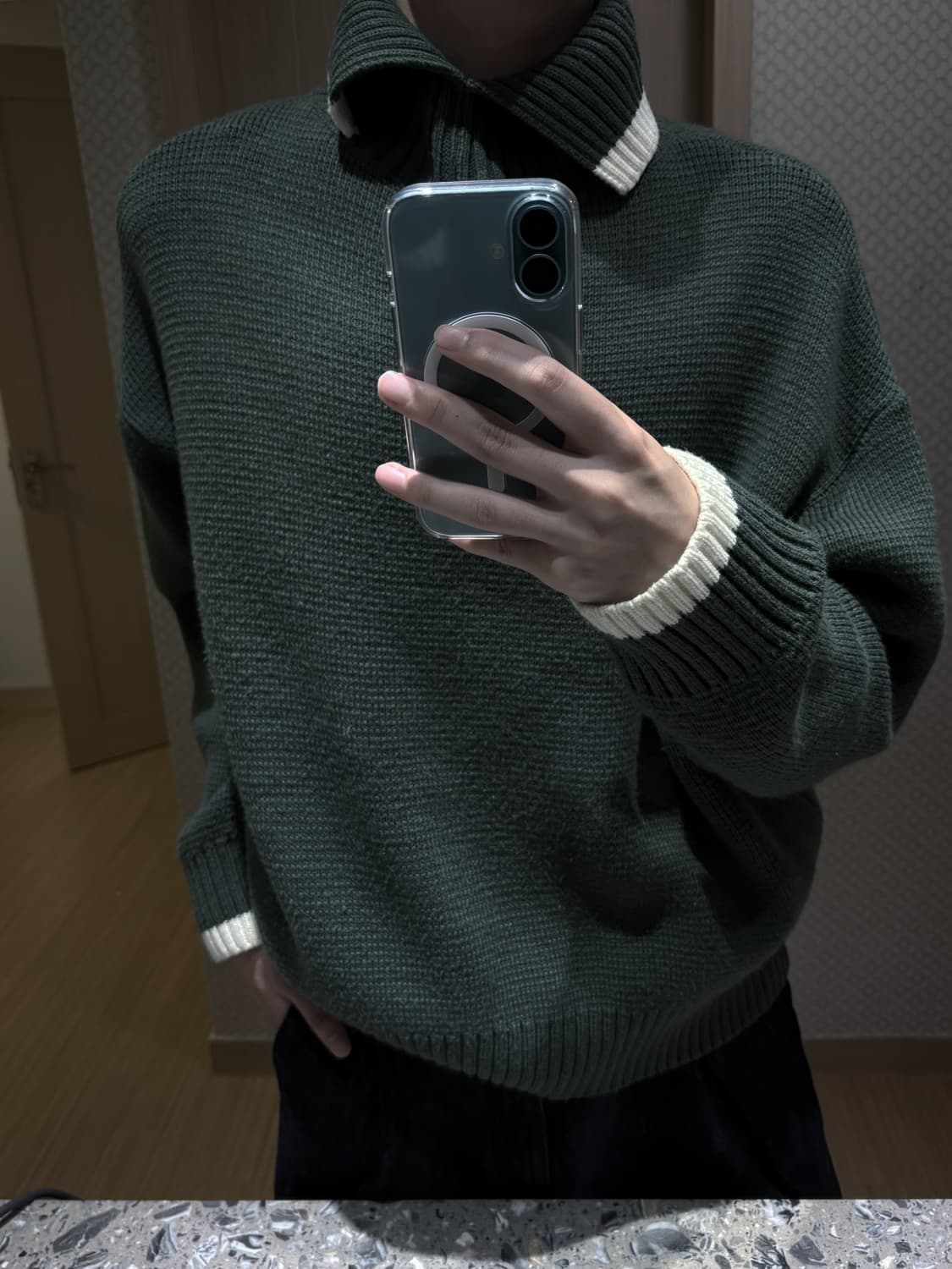 메인부스 레이어드 배색 카키 니트 스웨터 상품이미지1