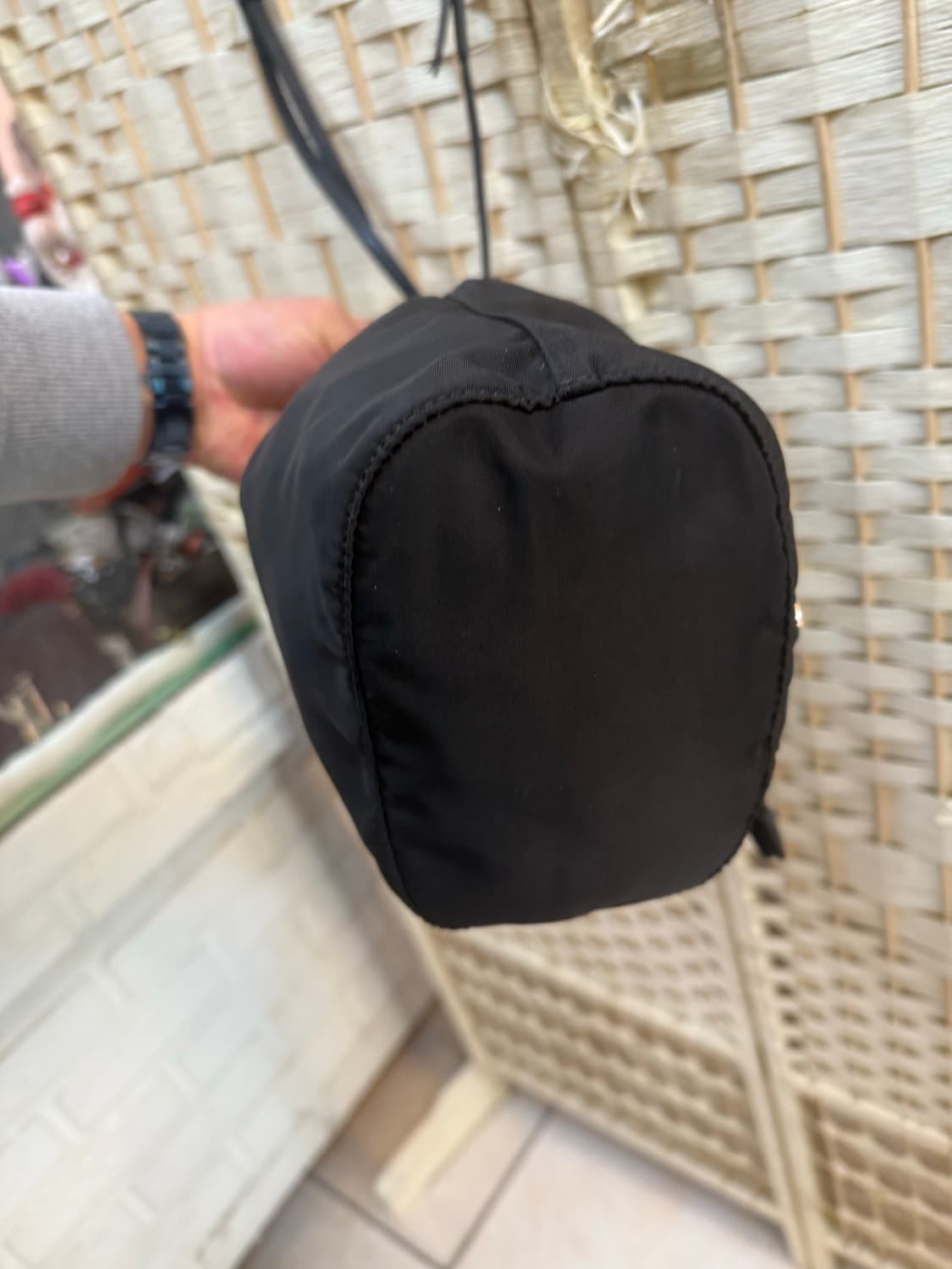 정품 프라다 나일론 버킷 파우치백 팝니다 상품이미지6