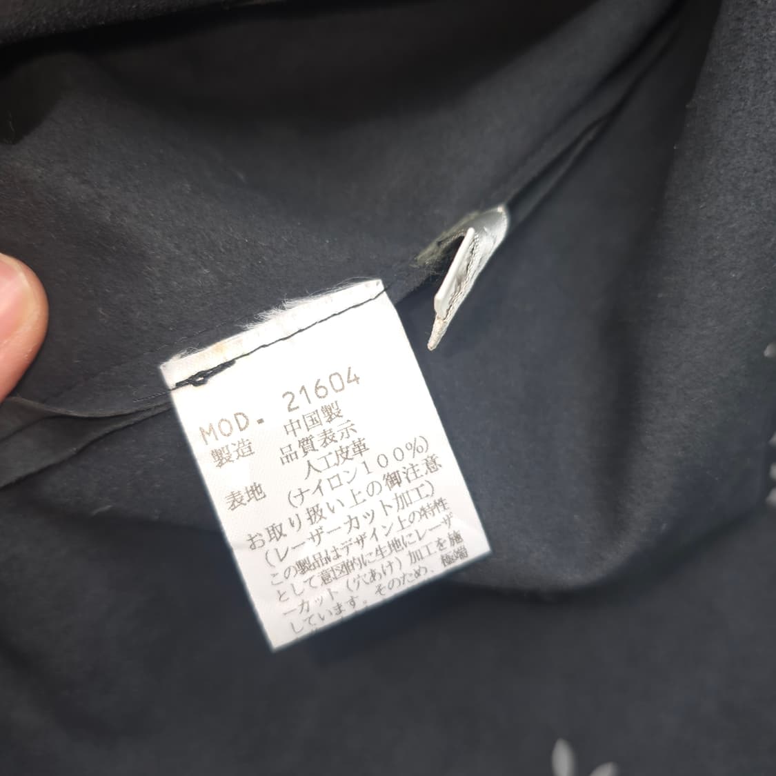 레이저 컷 플라워 디테일 블랙 블라우스 상품이미지8