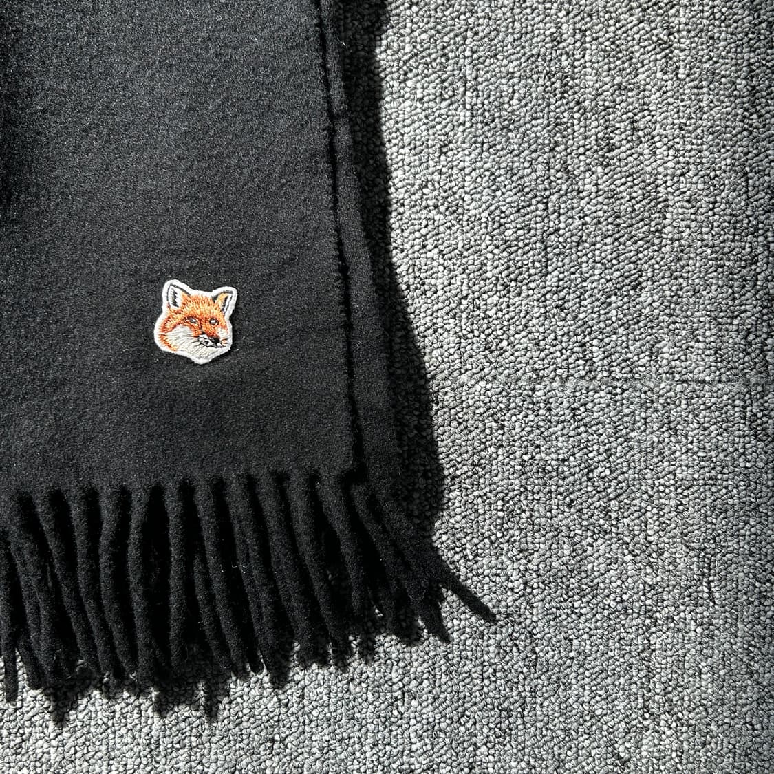 메종키츠네 폭스헤드 블랙 울 머플러 상품이미지4