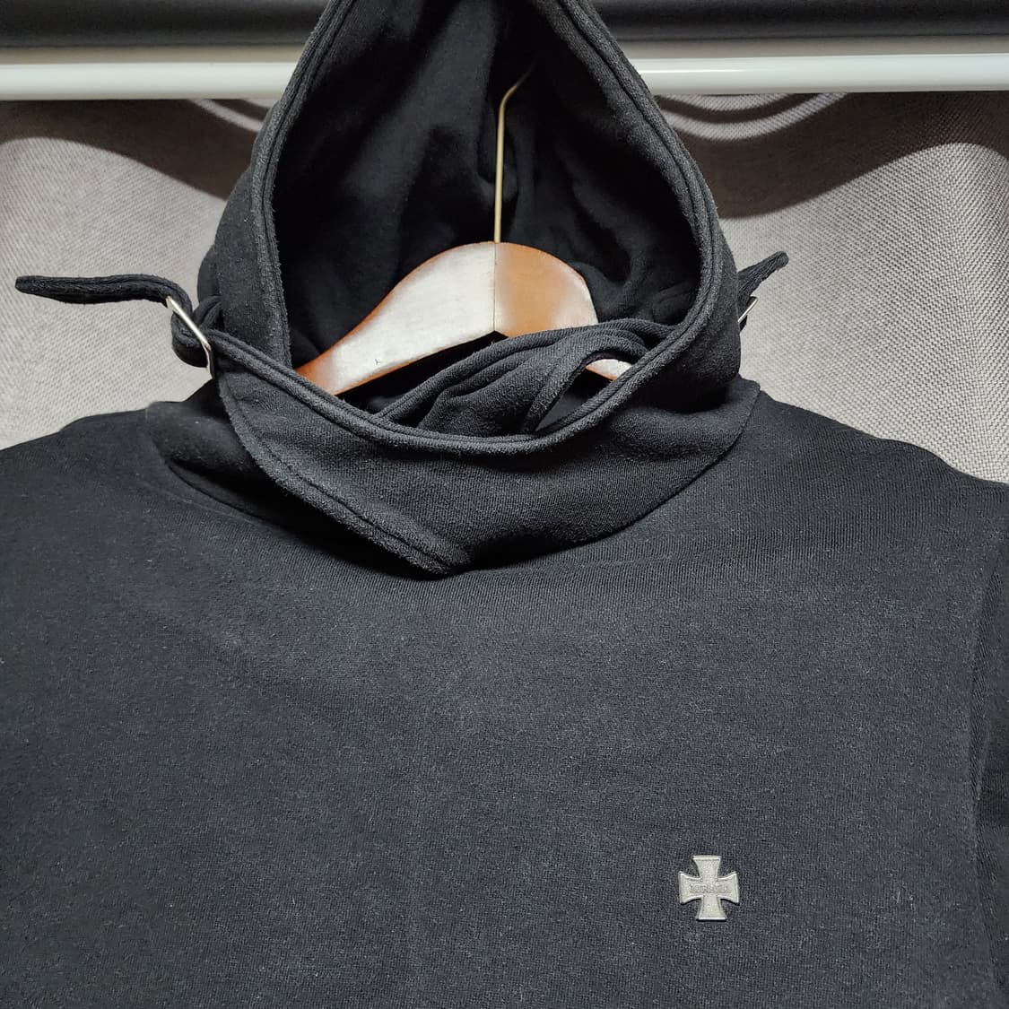 키라라 드레이프 버클 후드티 상품이미지6