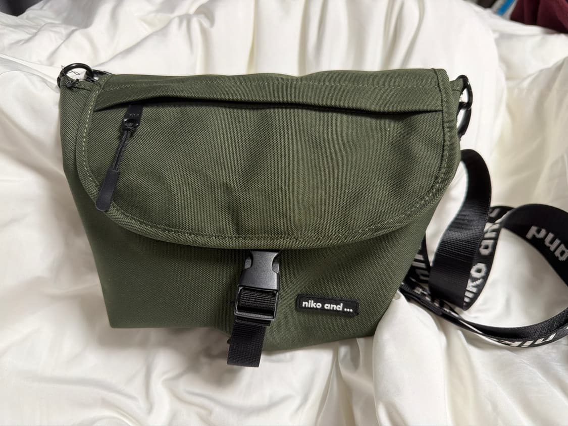 니코앤드 가방 크로스백 카키 상품이미지2