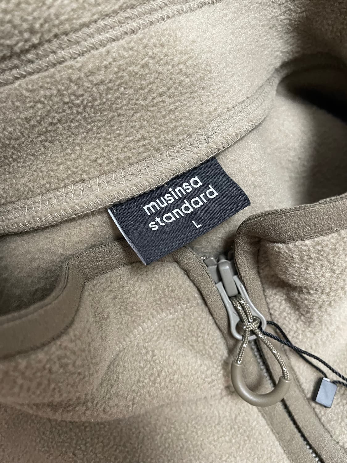 무탠다드/ 시티 레저 플리스 하이넥 자켓 머드베이지/ L 상품이미지8