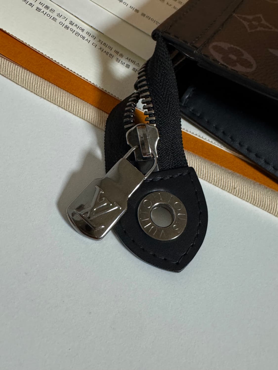 [당일배송/새상품급] 루이비통 포쉐트 보야주 MM 블랙 클러치백 상품이미지3