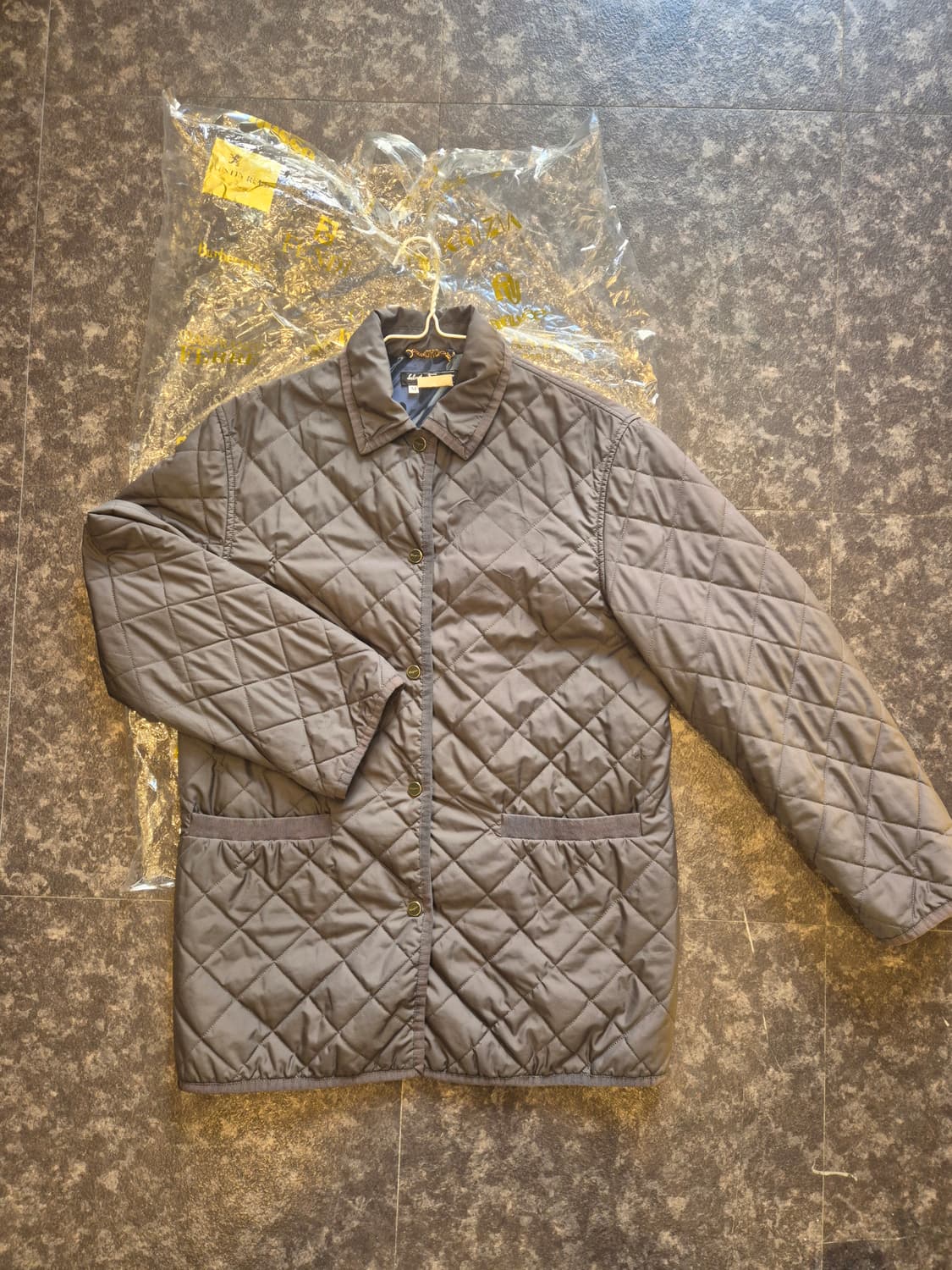 살바토레 페라가모 퀼팅 자켓 M사이즈입니다 상품이미지2