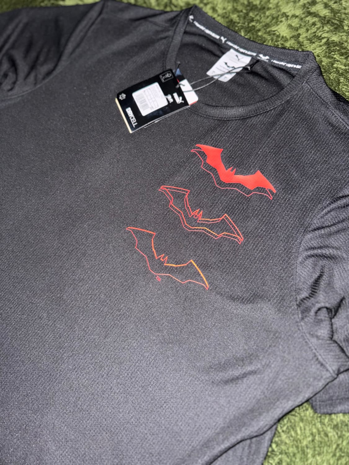 [L] 푸마 X 배트맨 콜라보 퍼포먼스 그래픽 티 블랙 상품이미지2