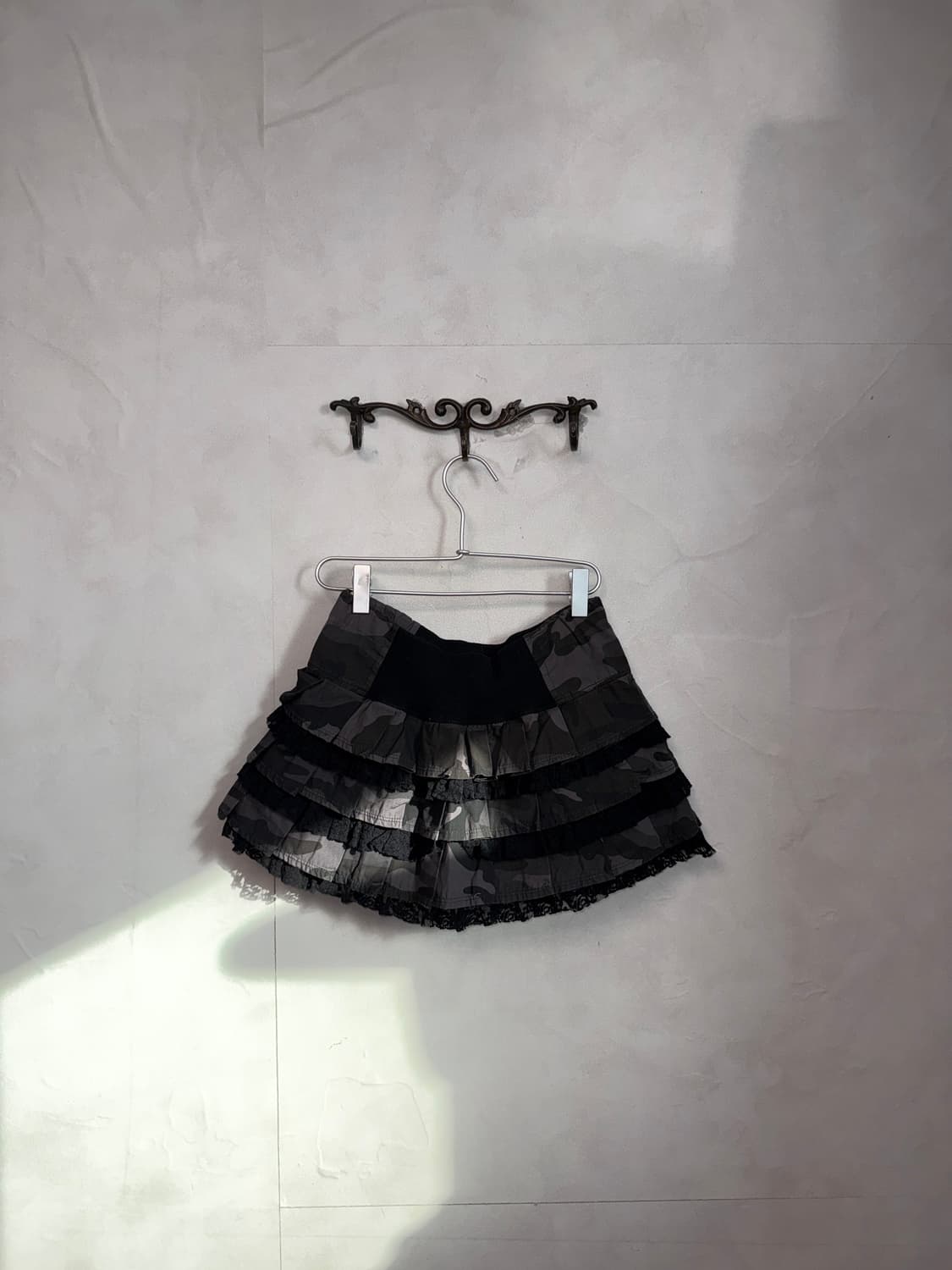 Charcoal camouflage belted lace skirt 상품이미지3