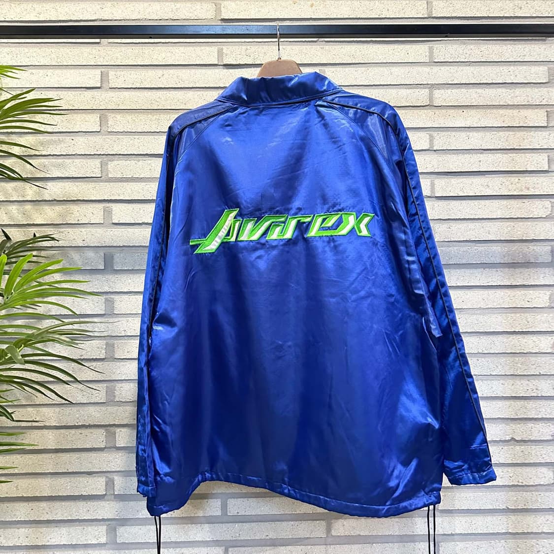 아비렉스 새틴 코치 자켓 스냅버튼 레터링 로고 밑단 스트링 디테일 블루 상품이미지3