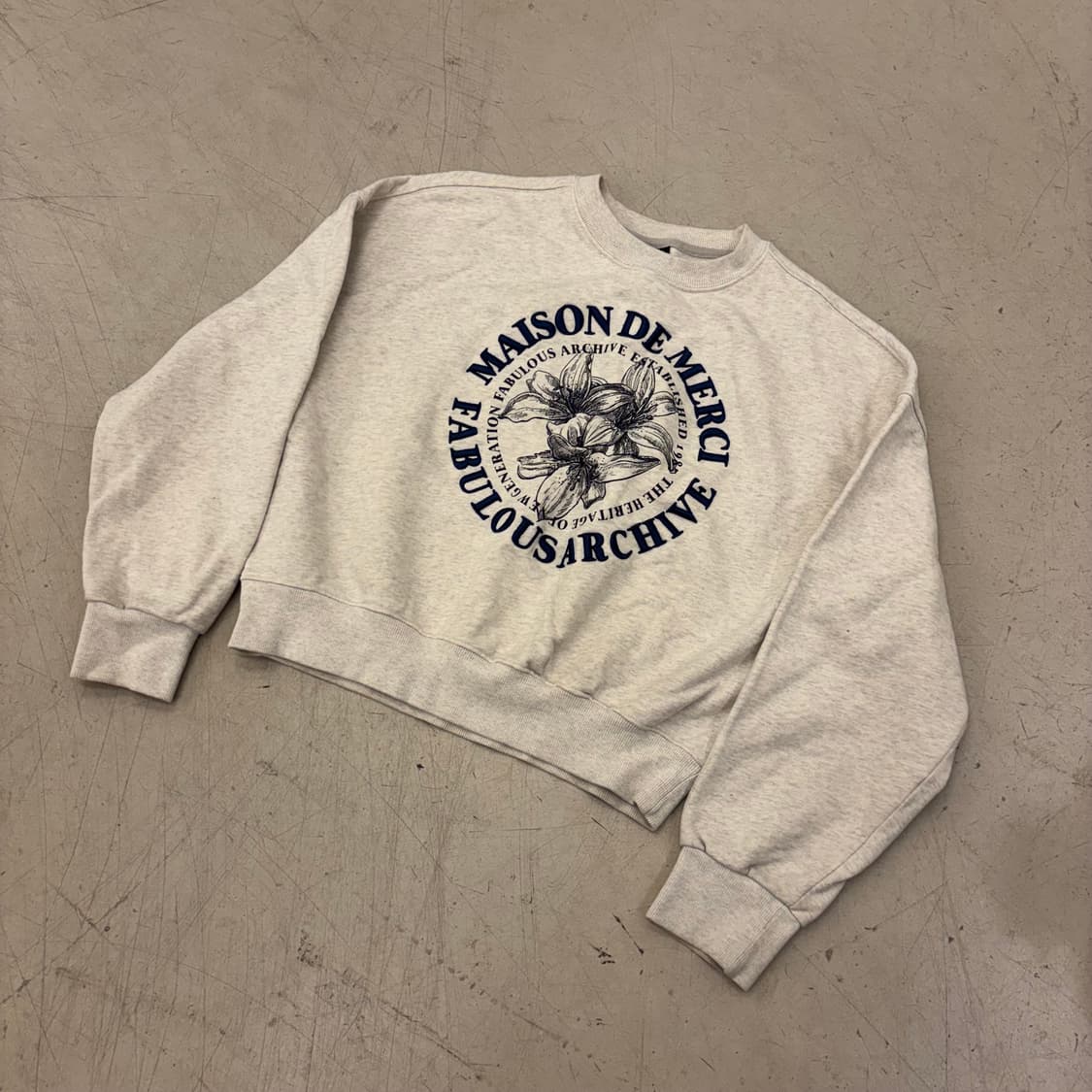 패블러스아카이브 빅로고 그레이 맨투맨 상품이미지1