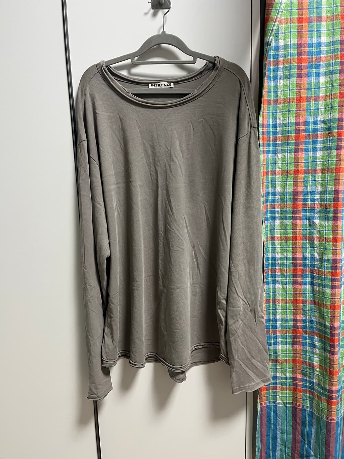 인사일런스 카키 롱슬리브 상품이미지2