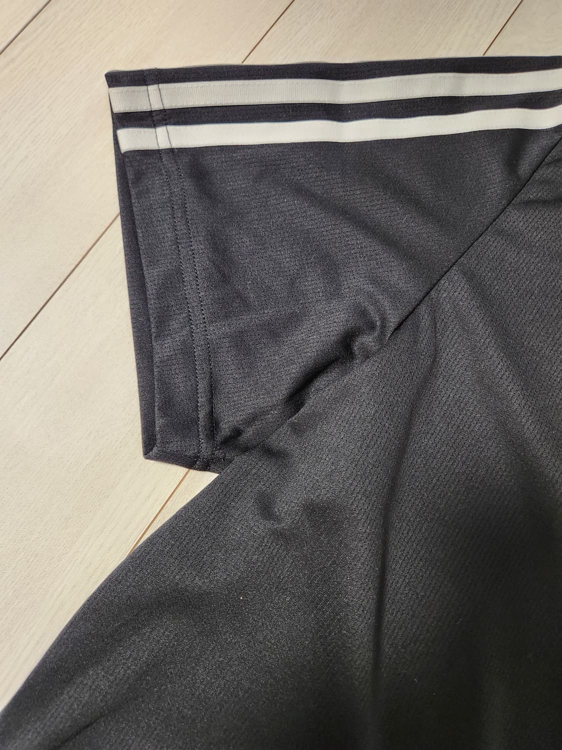 아디다스 D2삼선 반팔 기능성 티셔츠 GM2105 사이즈L

오염 하자 상품이미지5