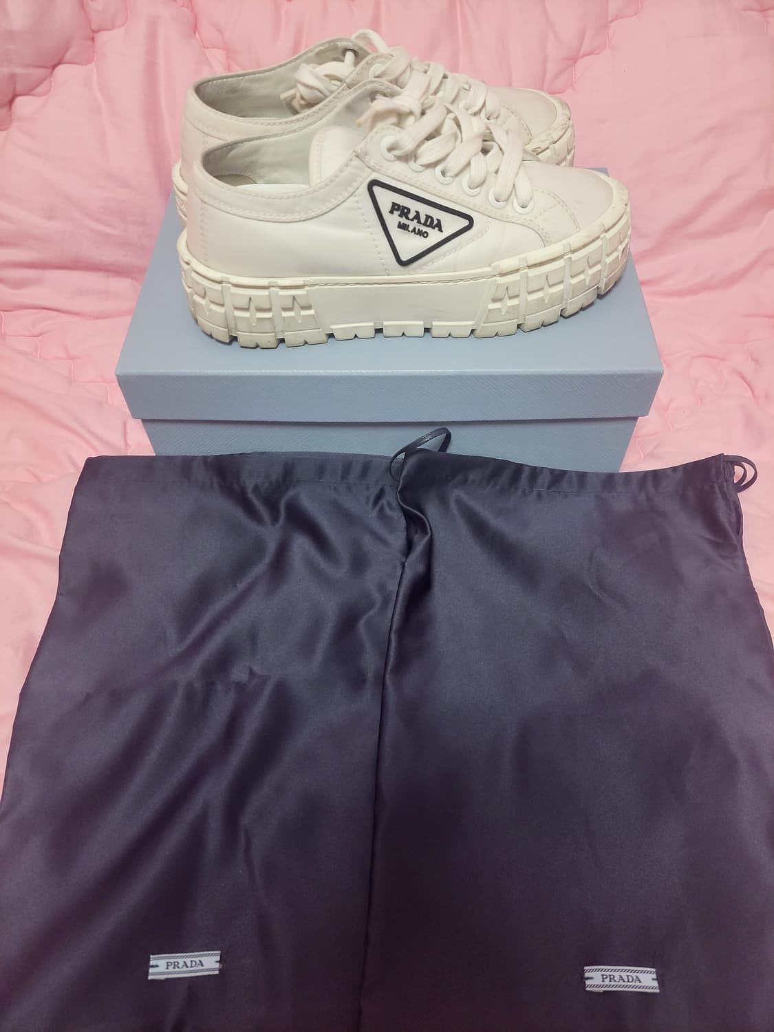 정품)급처상태좋음!프라다 삼각로고더블휠 개버딘 리나일론스니커즈키높이운동화 상품이미지3