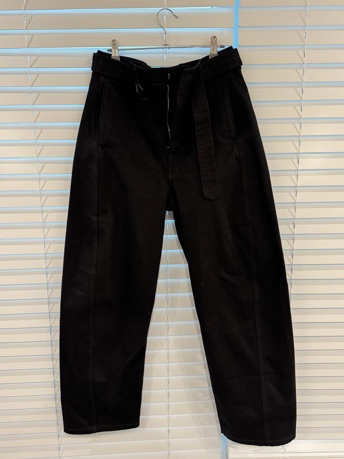 르메르 25fw 벨티드 커브드 팬츠 상품이미지3