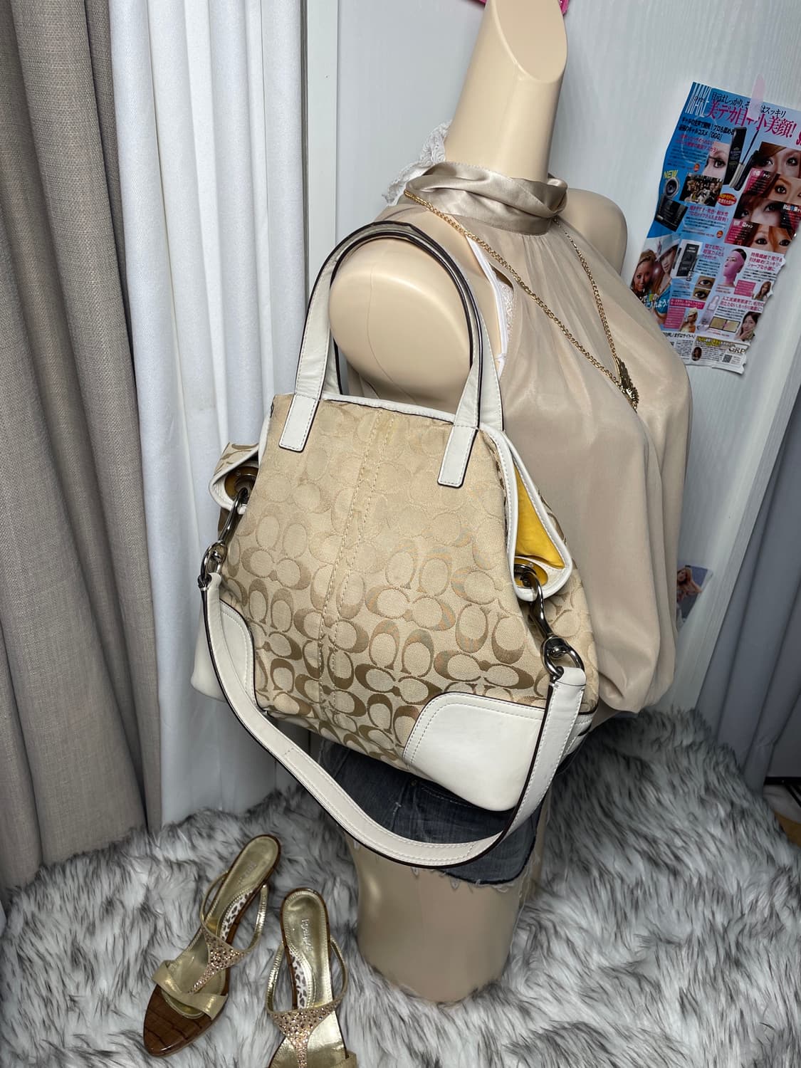Coach 코치 베이지 화이트 키링 숄더백 상품이미지2