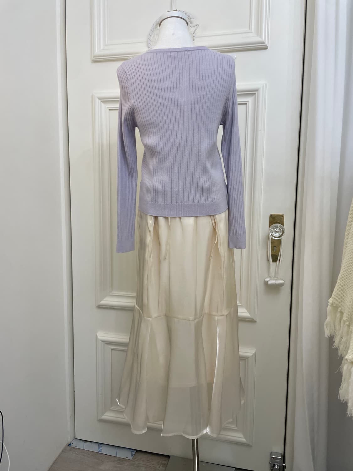 ivory glossy unbalance flare long skirt 상품이미지8