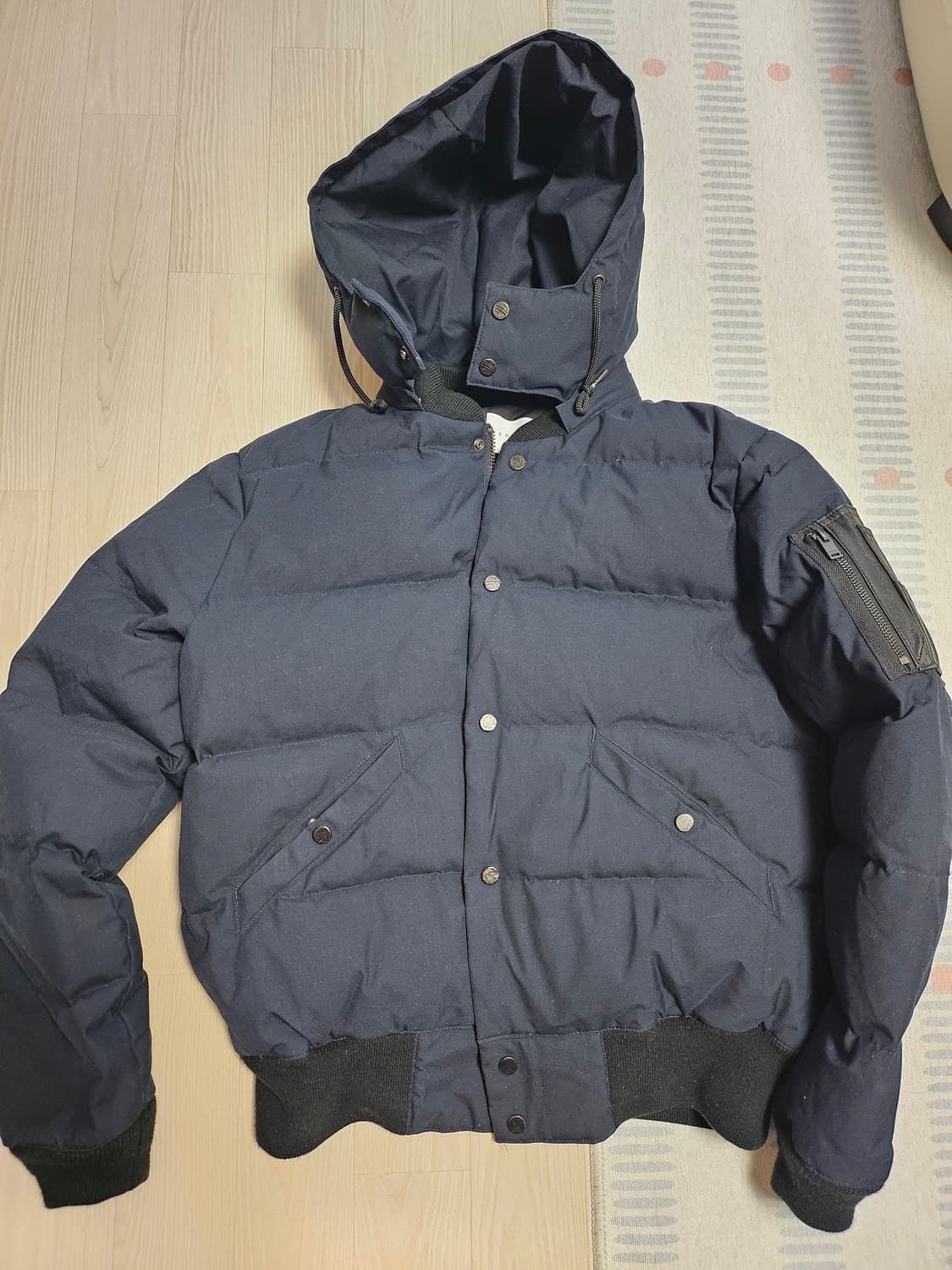 산드로 네이비 가죽 포켓 패딩 상품이미지1