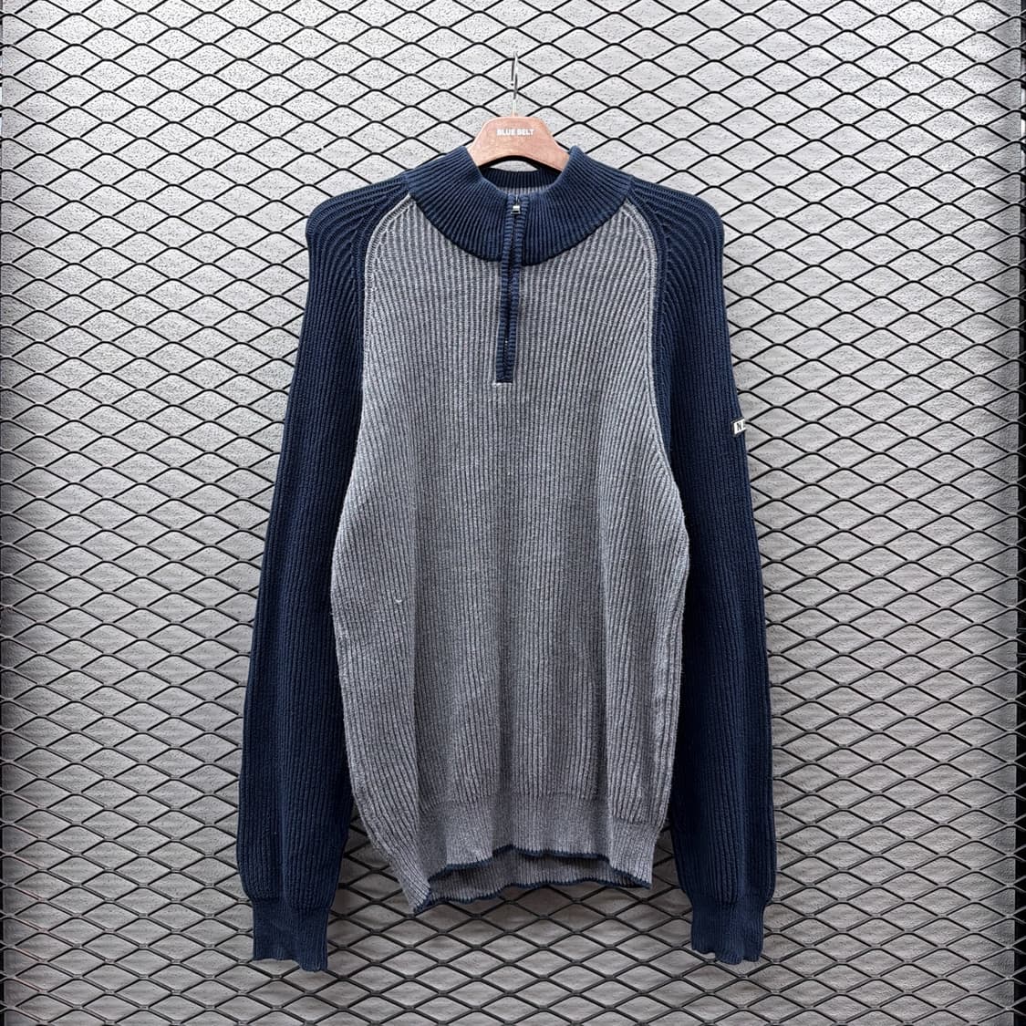 노티카 레글런 골지 반집업니트 배색 암패치 디테일 네이비 상품이미지2