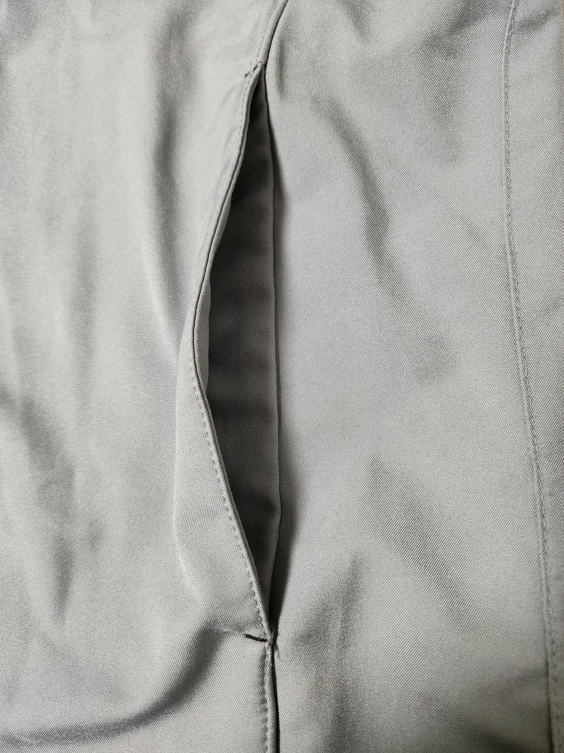 나이키 드라이핏 바람막이 집업 자켓 사이즈110 xxl

왼쪽 주머니 안 상품이미지4