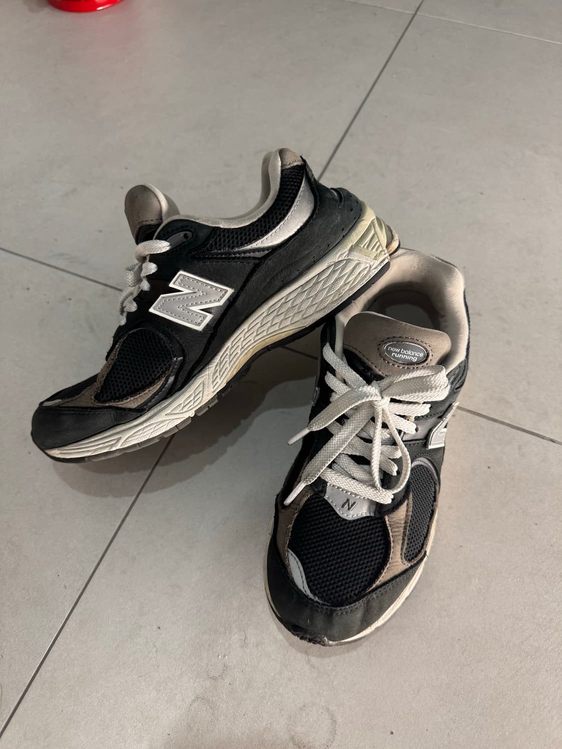 뉴발란스 2002R 프리미엄 빈티지 블랙 (265) 상품이미지3