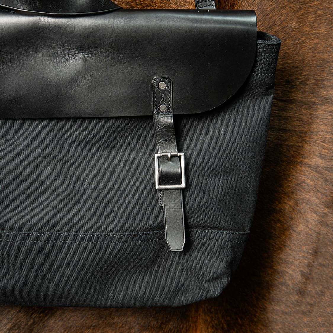 바나나리퍼블릭 헤리티지 캔버스 레더 메신져 백 블랙  상품이미지2