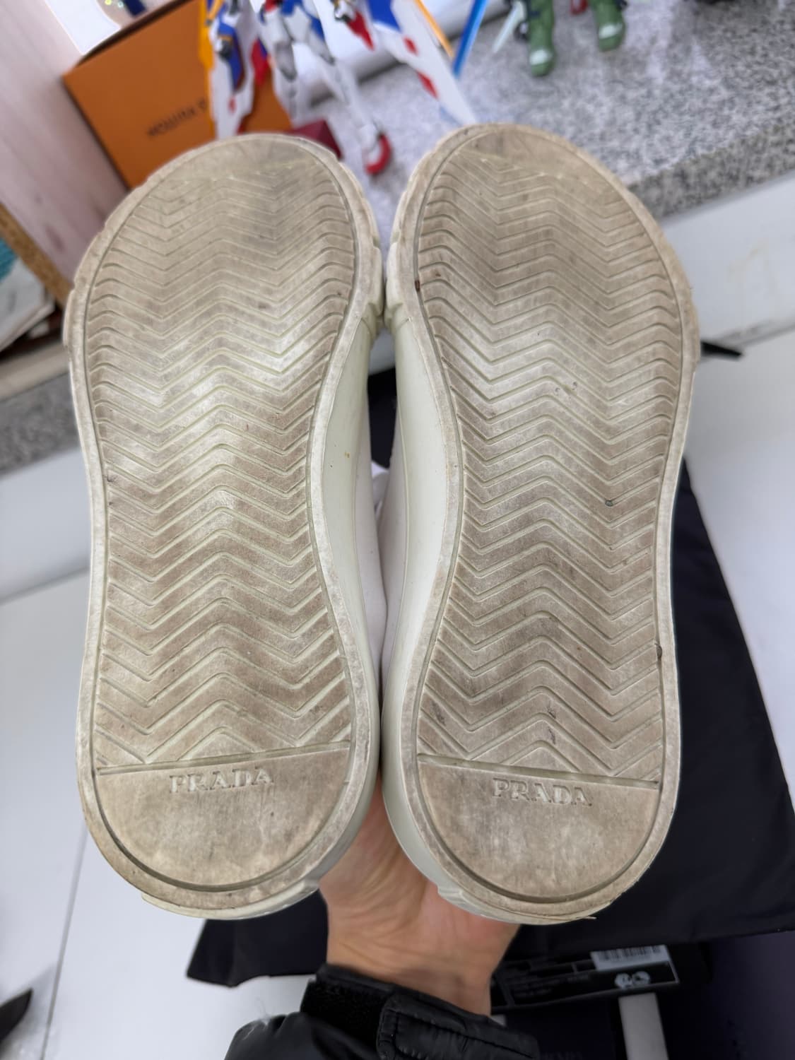 정품) 프라다 개버딘 스니커즈 화이트 37 풀구성 상품이미지10