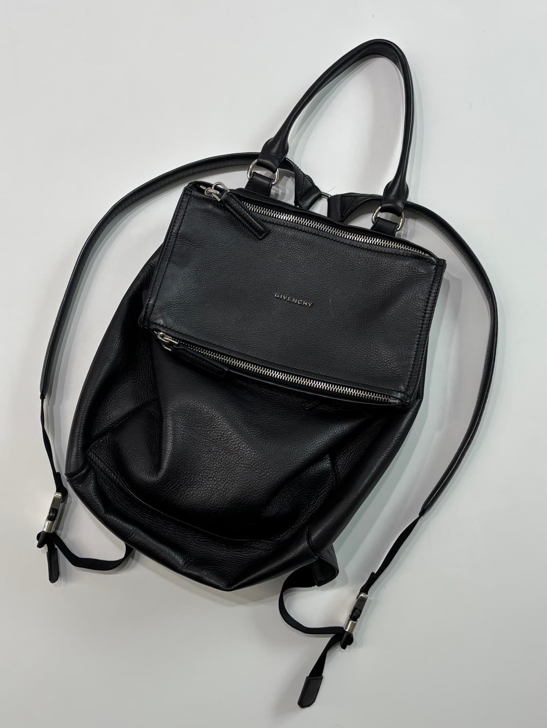 Givenchy 지방시 블랙컬러 레더 백팩 상품이미지3