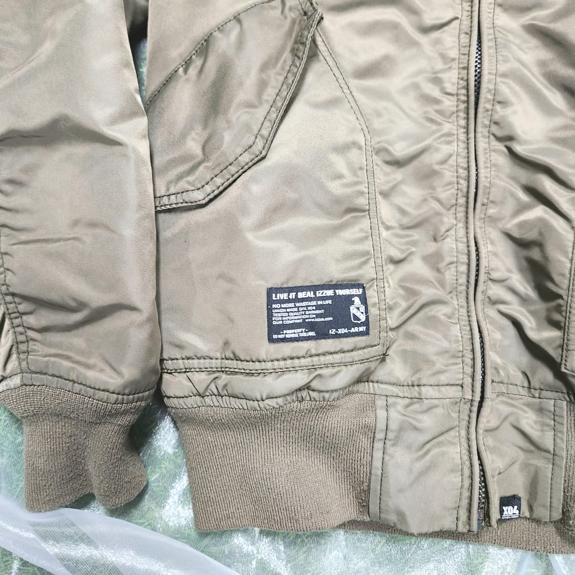 IZZUE 패치 MA-1 항공점퍼 / 카키 / 밀리터리 무드 상품이미지5