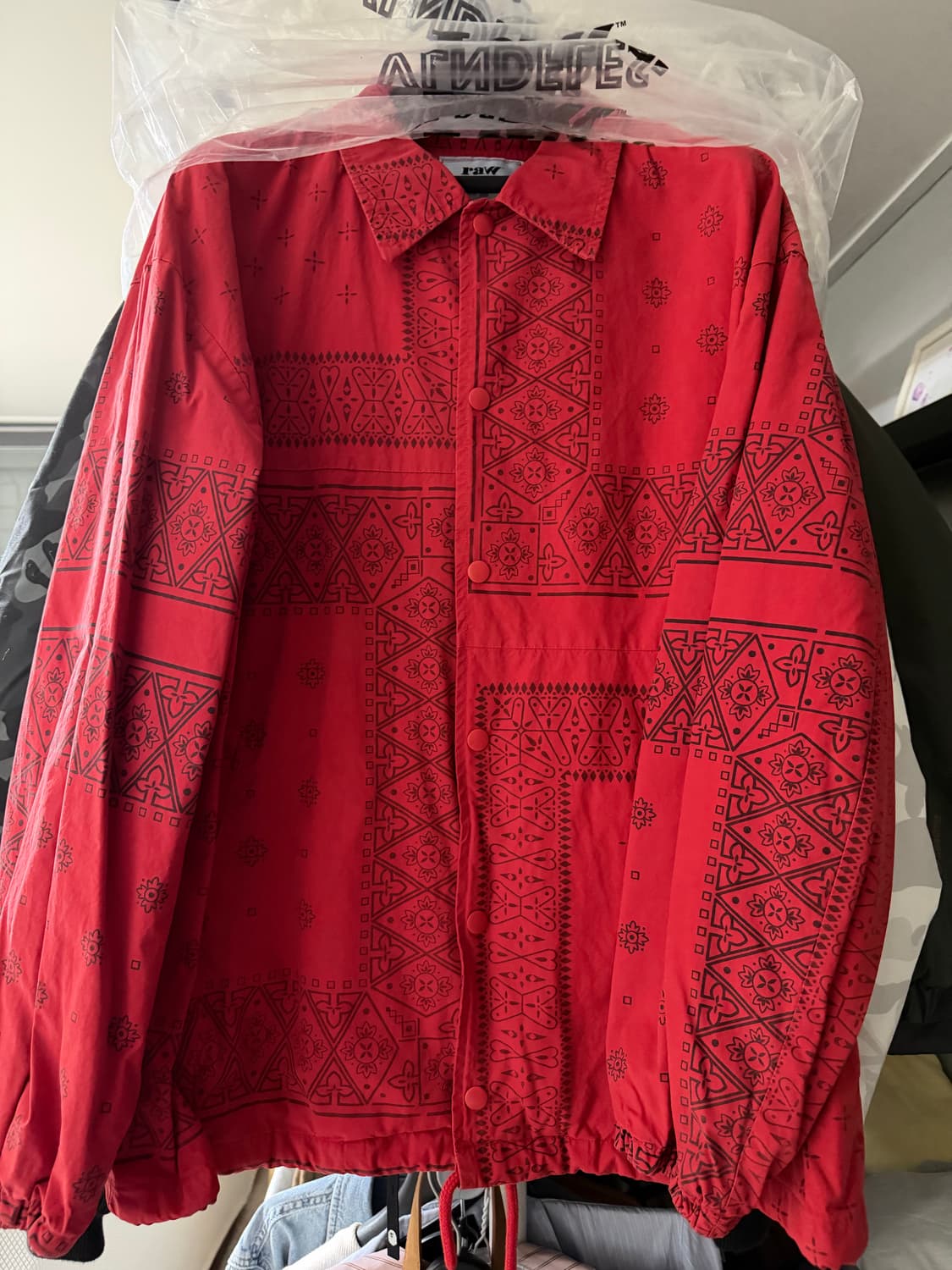 블라인드파일즈 반다나 코치자켓 레드 상품이미지1