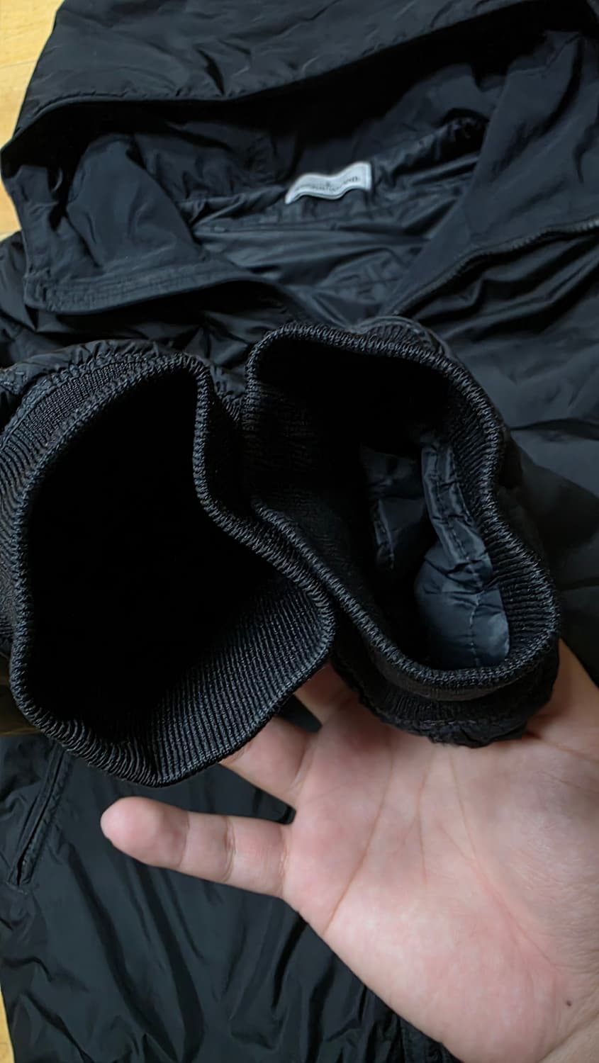 [새상품급]24fw 스톤아일랜드 크링클랩스 나일론 패딩 블랙 상품이미지4