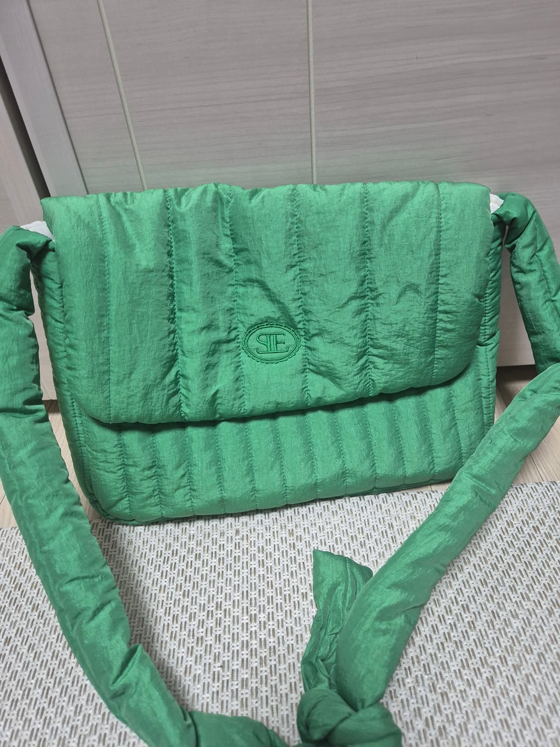 시엔느 패딩 가방 크로스 가방 상품이미지1