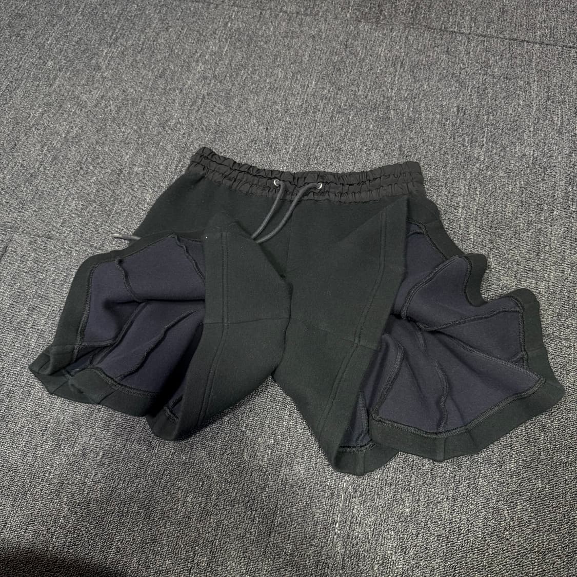 Sacai 사카이 23ss 드로스트링 플레어 쇼츠 팬츠 상품이미지7