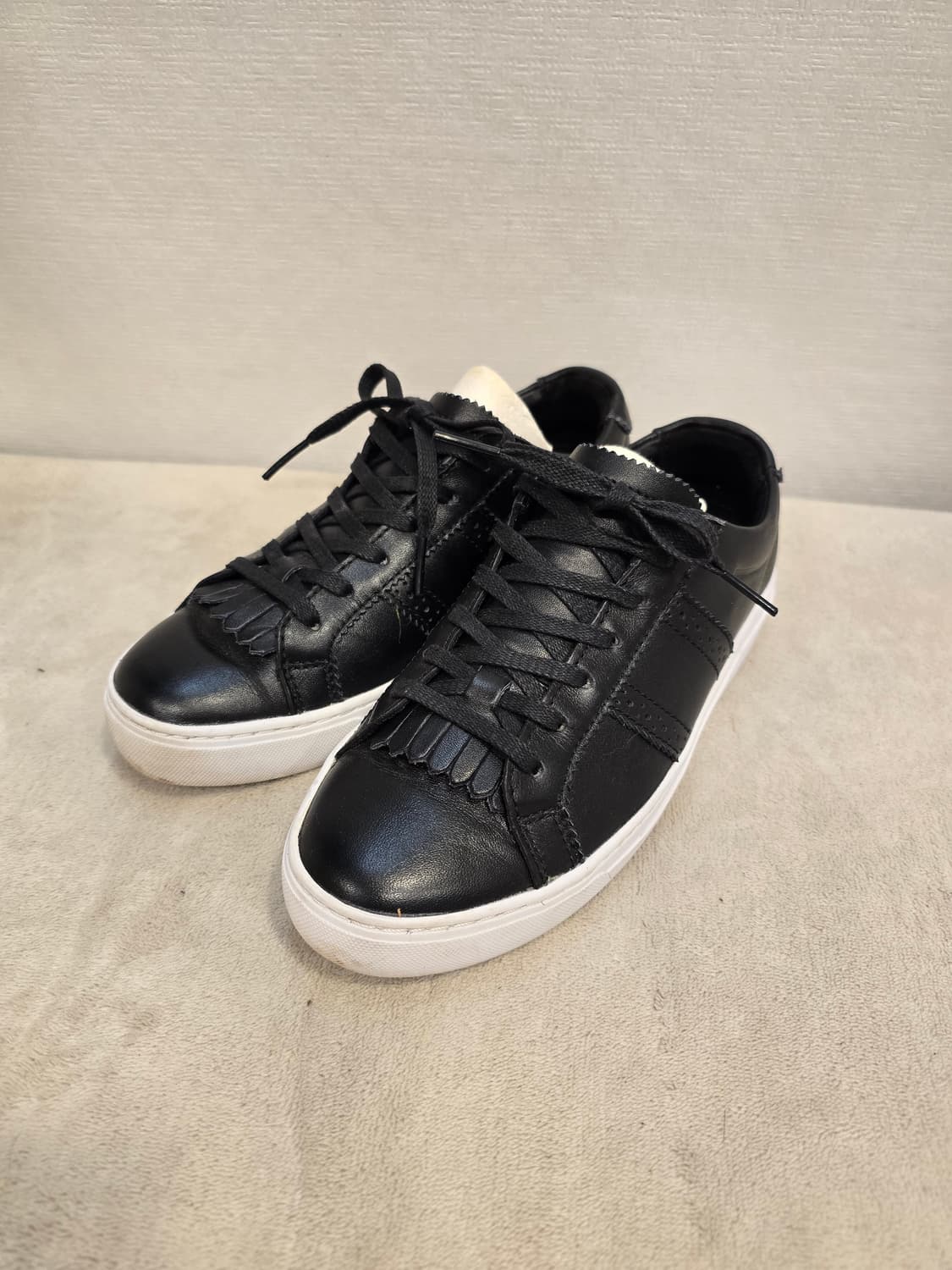 라코스테 여성 가죽 태슬 스니커즈 블랙 235~240 상품이미지1