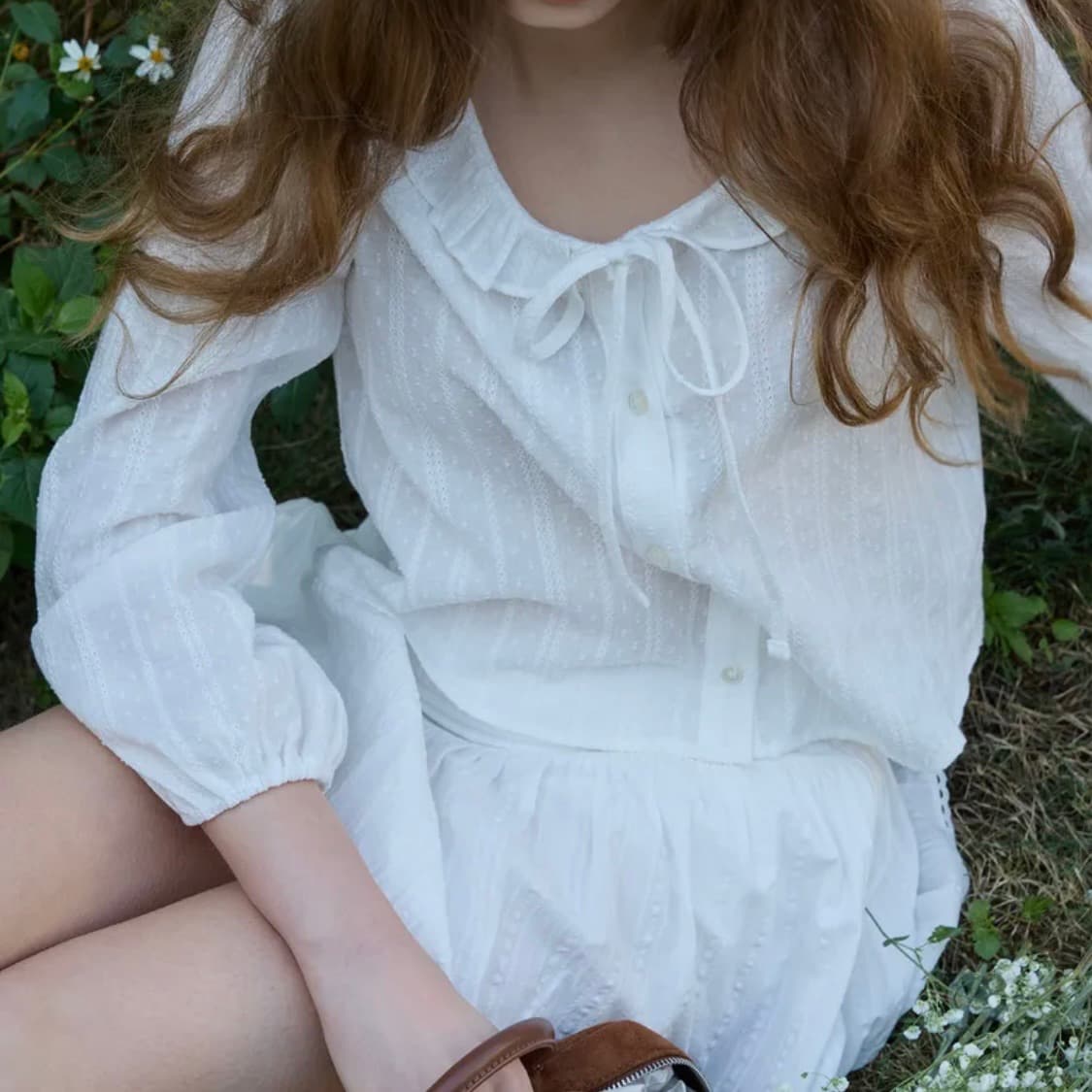 [정가8.8만원/신예은착용] 레터프롬문 클레어 리본 블라우스 상품이미지4